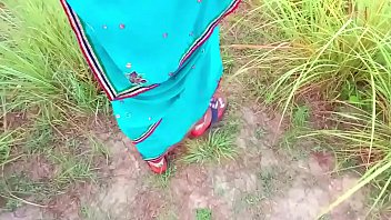 नई-नवेली सुन्दर भाभी को झाड़ी में बुलया ओर काम लगा दिया