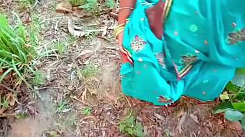 नई-नवेली सुन्दर भाभी को झाड़ी में बुलया ओर काम लगा दिया