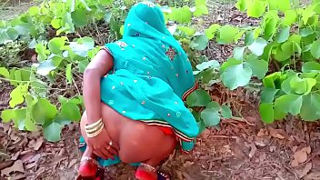 नई-नवेली सुन्दर भाभी को झाड़ी में बुलया ओर काम लगा दिया