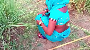 नई-नवेली सुन्दर भाभी को झाड़ी में बुलया ओर काम लगा दिया