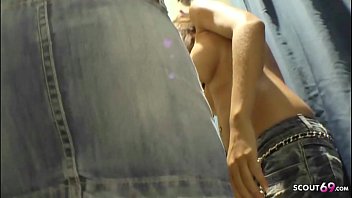 Echte Lesben besorgen es sich im Kaufhaus in Umkleidekabine - German Lesbian