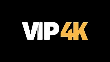 VIP4K. Mischell dal seno grosso ha davvero bisogno di un prestito