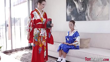 Little lesbian geisha eats out milf
