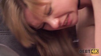 DEBT4k. L'_ingenua Alice Klay si mette nei guai e fa sesso con uno sconosciuto