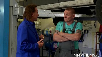 Complaining girl gets compensated with cum