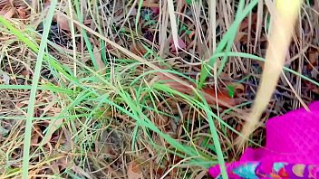 सरपत काटने गई राधिका भौजी और देवर ने वही पेल दिया