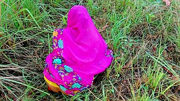 सरपत काटने गई राधिका भौजी और देवर ने वही पेल दिया