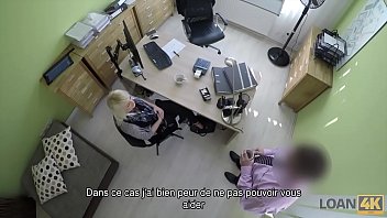 LOAN4K. Katy aux cheveux blonds esp&egrave_re obtenir un pr&ecirc_t mais l'_agent