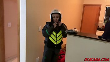 Comi o cu da entregadora de pizza- Mandy May ( continua&ccedil_&atilde_o no RED)