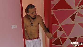 GOZANDO DENTRO - Ela pensou que era um cintaralho, mas era o pau do meu irm&atilde_o fudendo ela - Melina Bloom e Cherry Adams