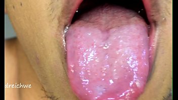 Opening the mouth with a big tongue