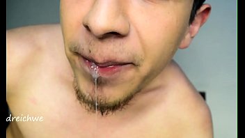 Opening the mouth with a big tongue