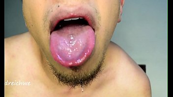 Opening the mouth with a big tongue