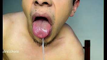 Opening the mouth with a big tongue