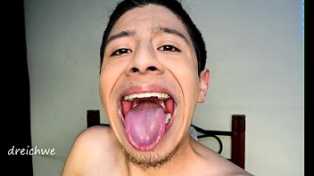 Opening the mouth with a big tongue