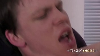 Dude Meets Up With Hot Girl From Online Chatroom