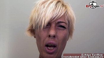 Deutsche Blonde Skinny tattoo Milf beim EroCom Date Blinddate abgeschleppt und gefickt POV