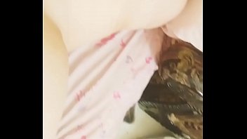 En cuarentena mi hermano trabaja y su esposa me la cojo en su cuarto arto