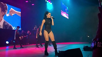 Lali Esp&oacute_sito sexy en show en Israel