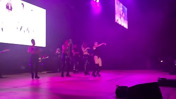 Lali Esp&oacute_sito sexy en show en Israel