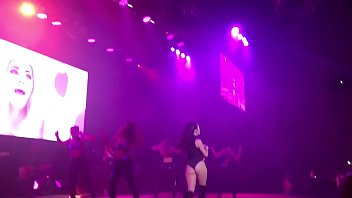 Lali Esp&oacute_sito sexy en show en Israel