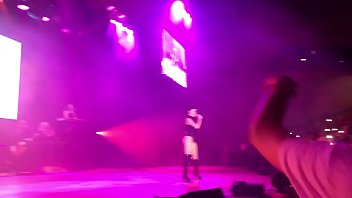 Lali Esp&oacute_sito sexy en show en Israel