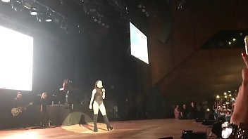 Lali Esp&oacute_sito sexy en show en Israel