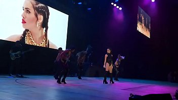 Lali Esp&oacute_sito sexy en show en Israel