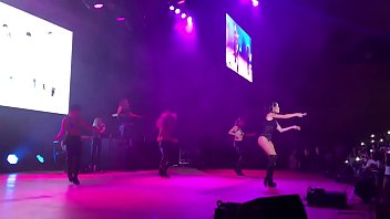 Lali Esp&oacute_sito sexy en show en Israel