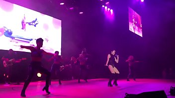 Lali Esp&oacute_sito sexy en show en Israel