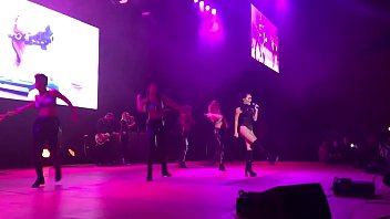 Lali Esp&oacute_sito sexy en show en Israel