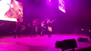 Lali Esp&oacute_sito sexy en show en Israel