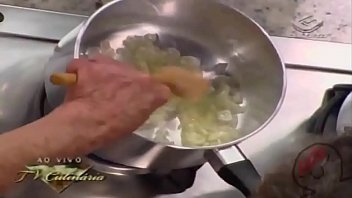 SENDO HUMILHADO POR VELHA SAFADA.....gostosa demais