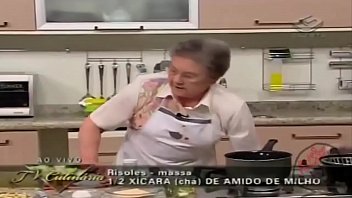 SENDO HUMILHADO POR VELHA SAFADA.....gostosa demais