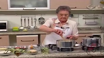 SENDO HUMILHADO POR VELHA SAFADA.....gostosa demais