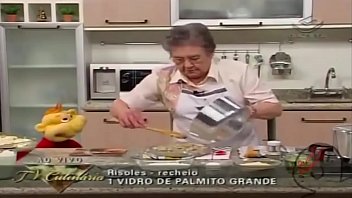 SENDO HUMILHADO POR VELHA SAFADA.....gostosa demais