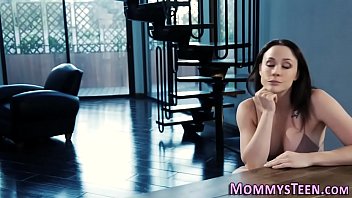 Milf licking teens pussy