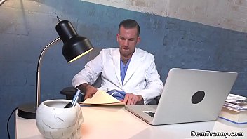 Alt busty tranny anal fuck undertaker