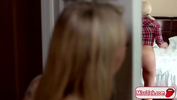 Latina Luna and Zoey enjoys squirting