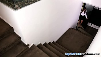 Squirting MILF enjoys erotic lesbo threesome