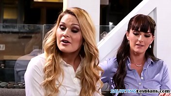 Squirting MILF enjoys erotic lesbo threesome