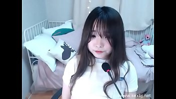 Korean girl masturbates on cam