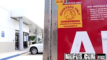 Mofos - Stranded Teens - Indiana Cutie Banged in the Car starring  Sadie Leigh