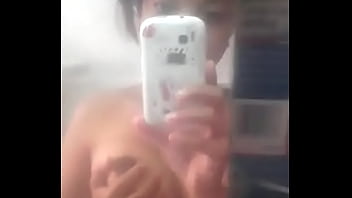 Se Graba Sus Ricas Tetas