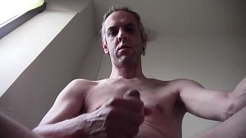 HOT HUGE CUM NUDE ON THE PUBLIC LANDING OF A FRIEND, HOMEMADE EURO AMATEUR SOLO