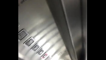 Boquete dentro do elevador