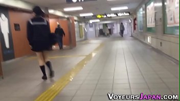 Aisan teen rubs pussy