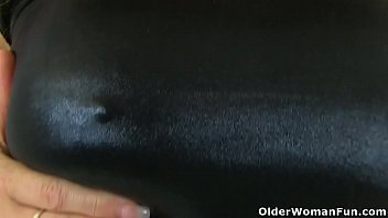 British milf Gemma Gold can&#039_t ignore her pantyhosed fanny