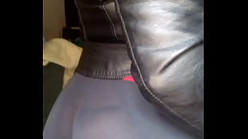 culo en calza sacando x la ventana 10