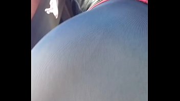 culo en calza sacando x la ventana 5